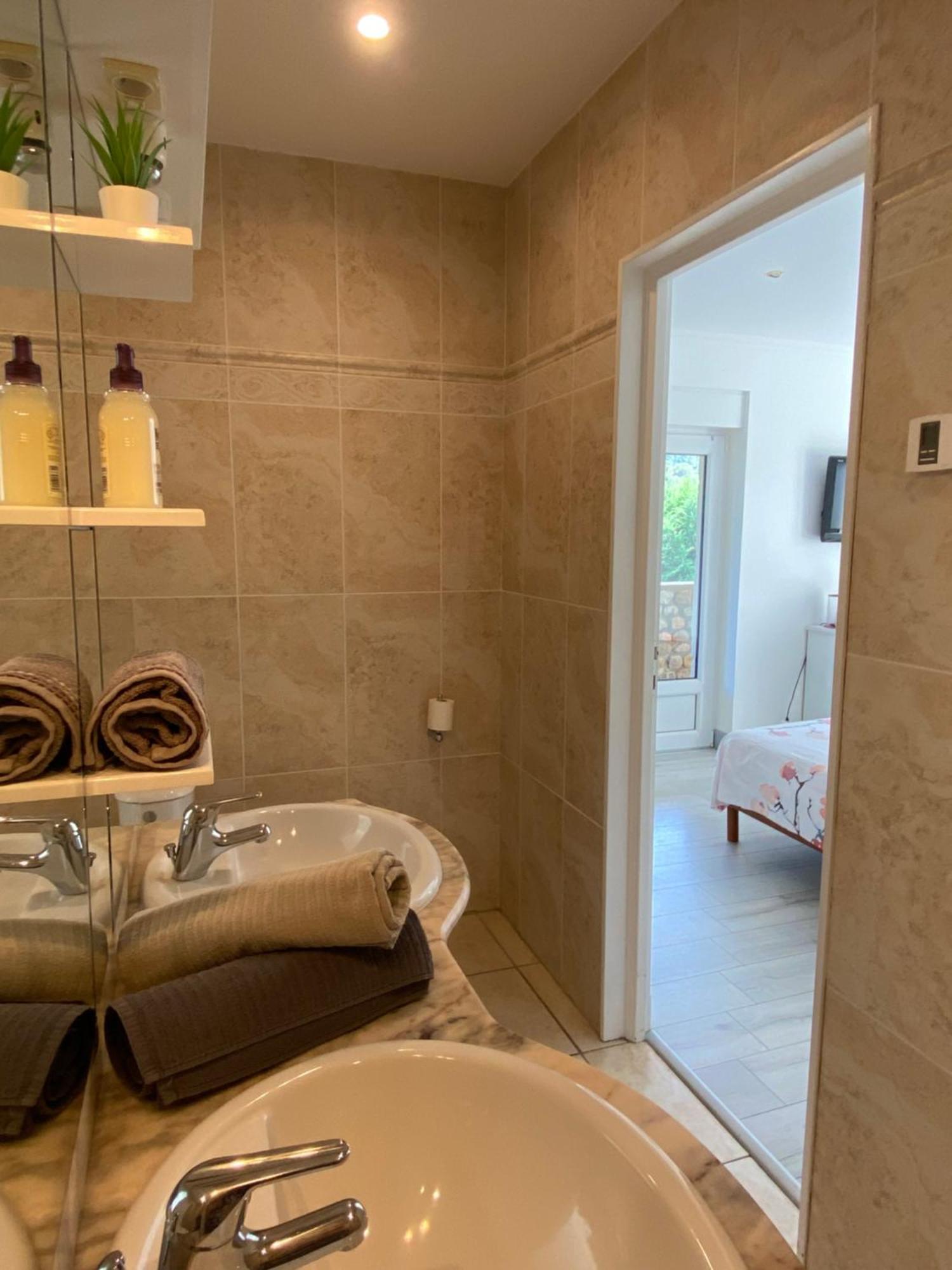 Bed and Breakfast Domaine Les Buis Saint-Fortunat-sur-Eyrieux Exterior foto